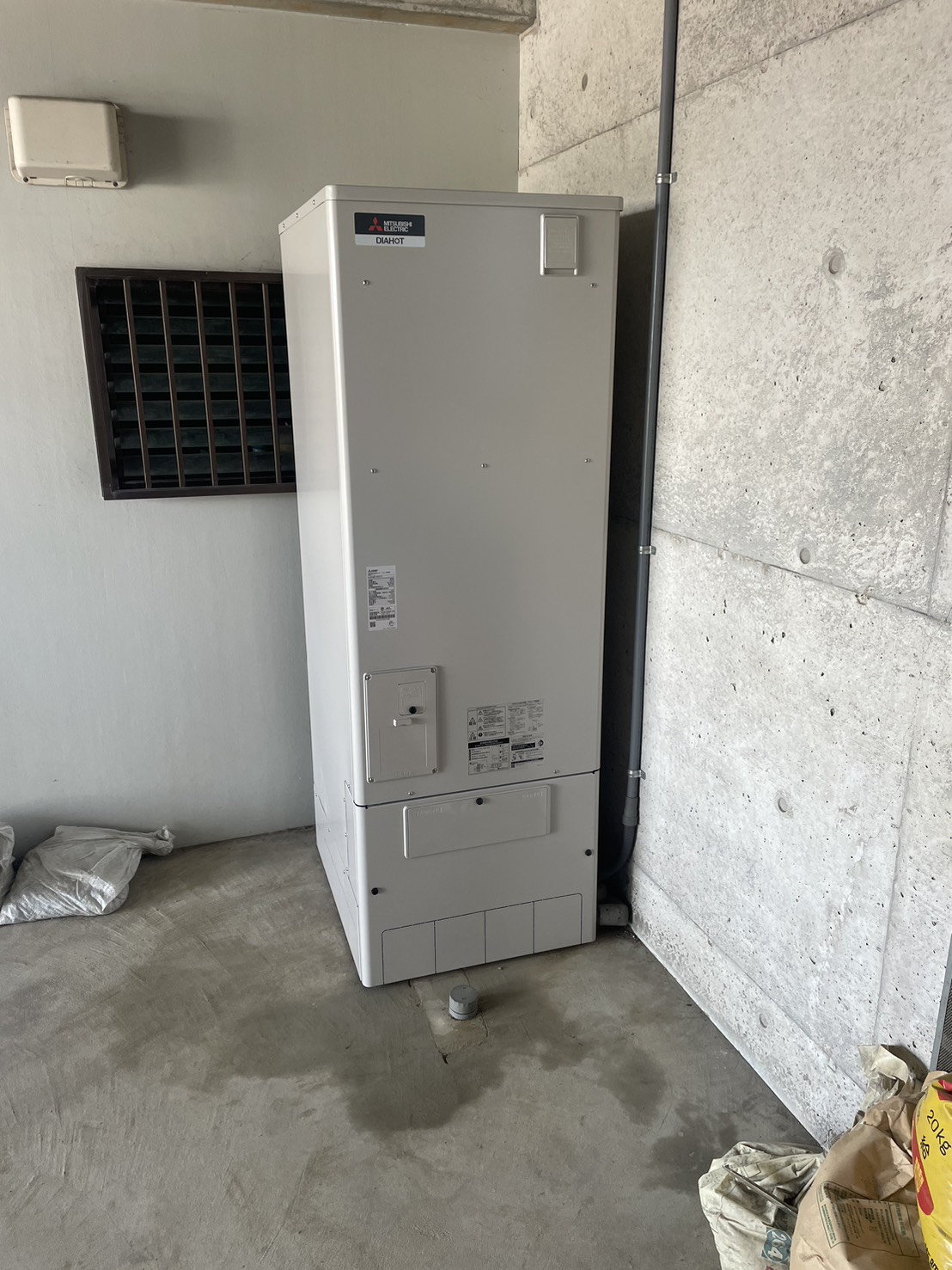 エコキュート事例180|シンワサービス|安城の激安エコキュートはお任せ下さい・給湯器の取付と電気工事|愛知県・三河・安城・刈谷・高浜・碧南・知立